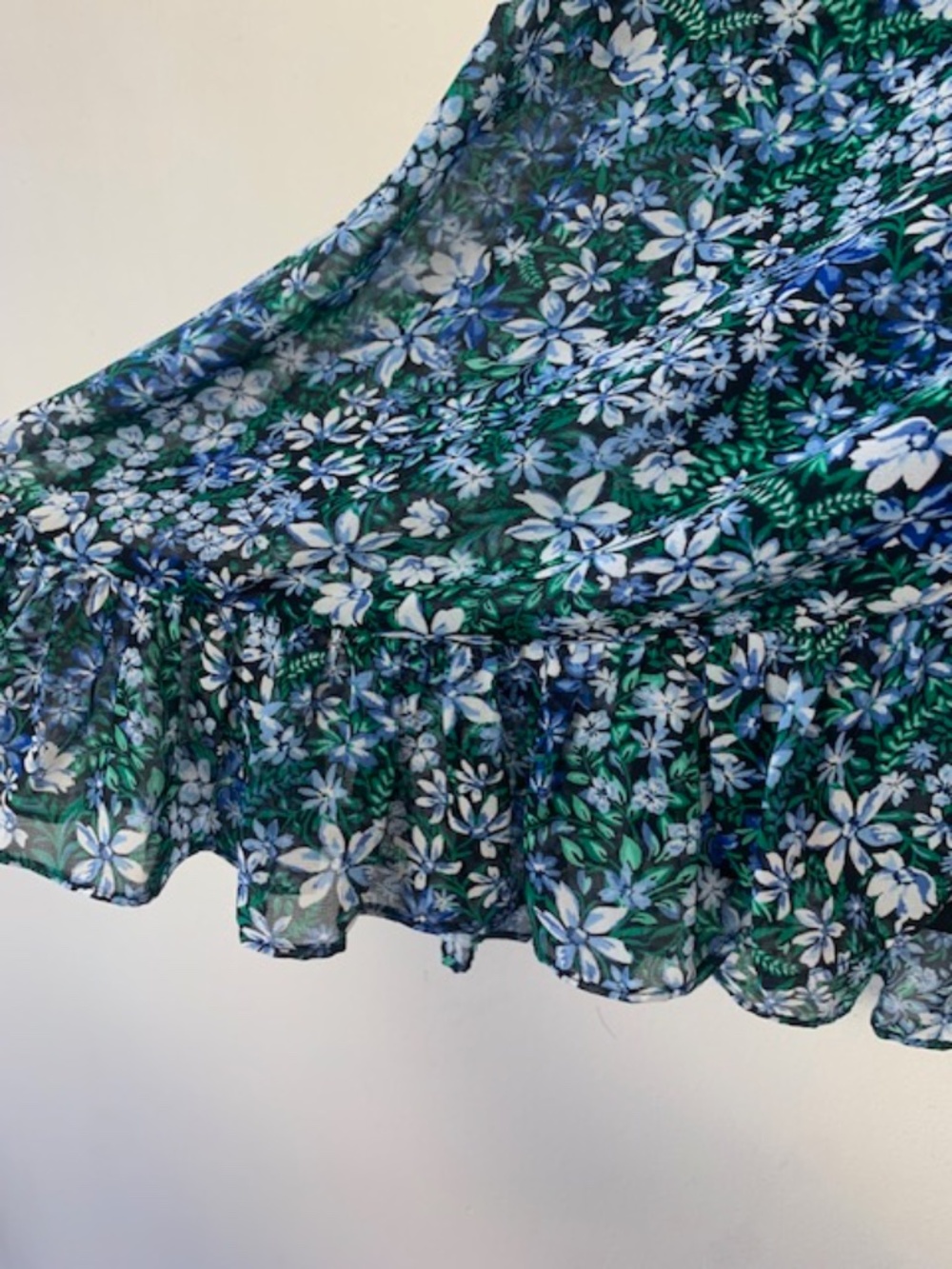 Karl Lagerfeld Paris Romantic Floral Tie Waist Ruffle Dress Women’s Sz 12 - Picture 5 of 10
